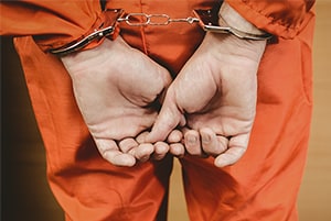 Mand in handcuffs